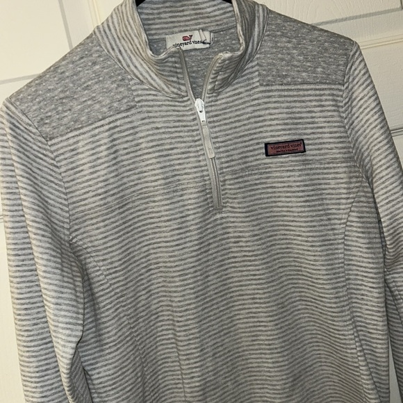 Vineyard vines gray pull over sweater - Picture 3 of 4